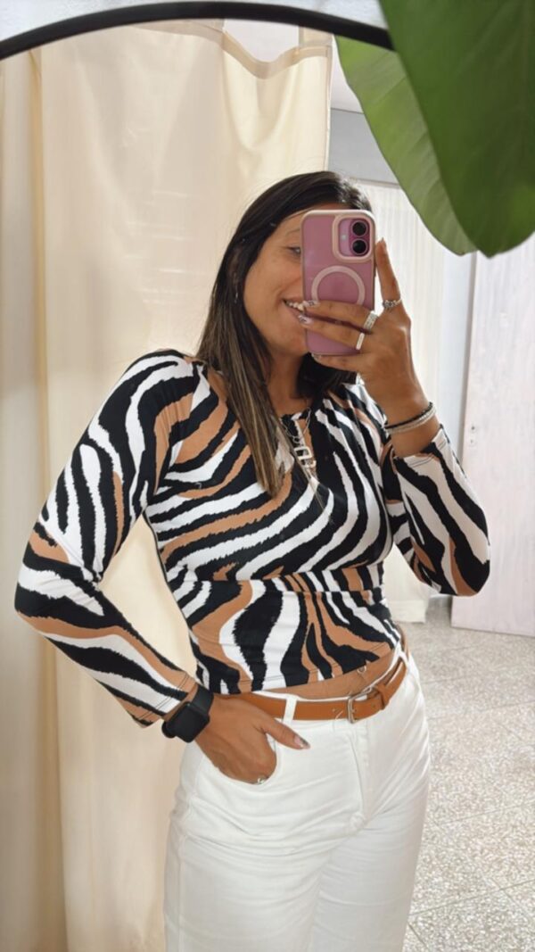 Remera Ruffina